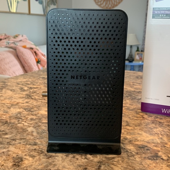 NETGEAR N300 WiFi Cable Modem Router - Picture 5 of 11